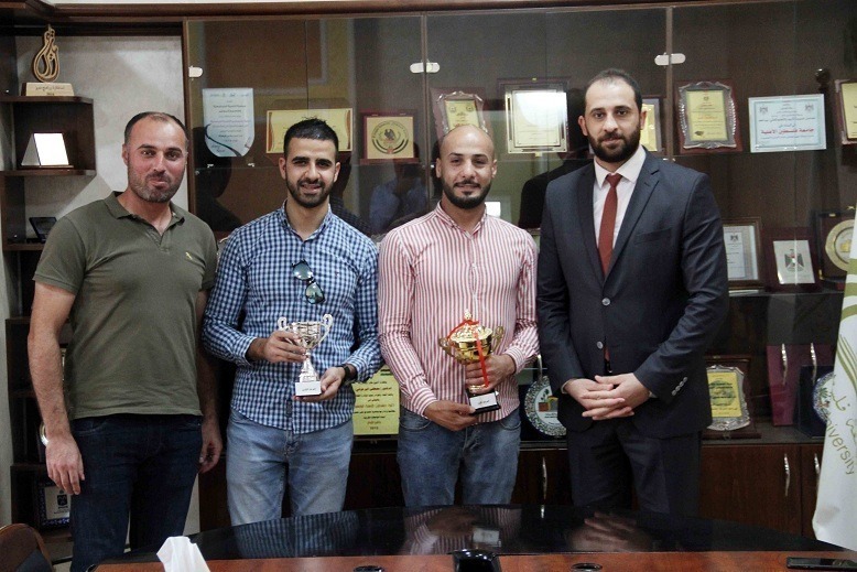 هيثم عودة بطلاً لبطولة الشطرنج في جامعة فلسطين الأهلية هيثم عودة بطلاً لبطولة الشطرنج في جامعة فلسطين الأهلية