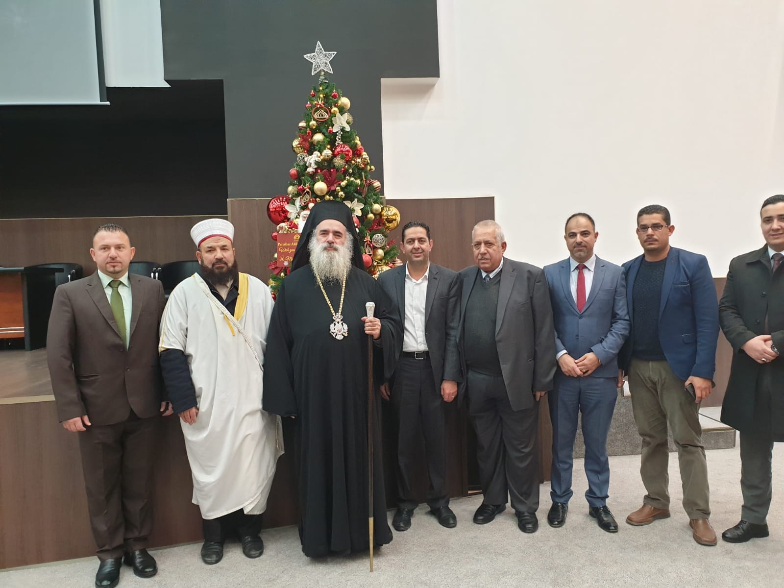 جامعة فلسطين الأهلية تحتفل بإضاءة شجرة الميلاد جامعة فلسطين الأهلية تحتفل بإضاءة شجرة الميلاد