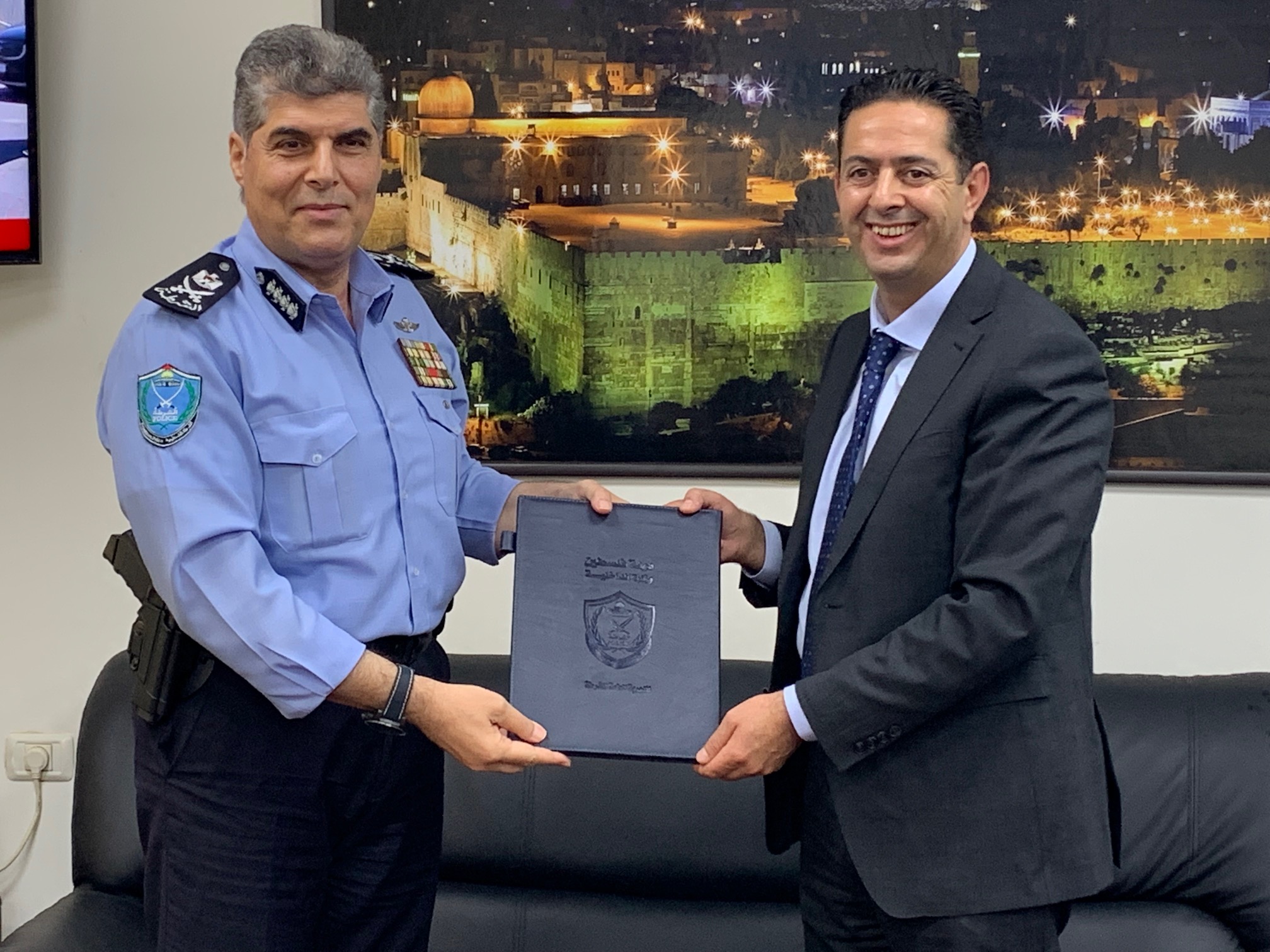 الشرطة وجامعة فلسطين الأهلية توقعان مذكرة تعاون وتفاهم الشرطة وجامعة فلسطين الأهلية توقعان مذكرة تعاون وتفاهم