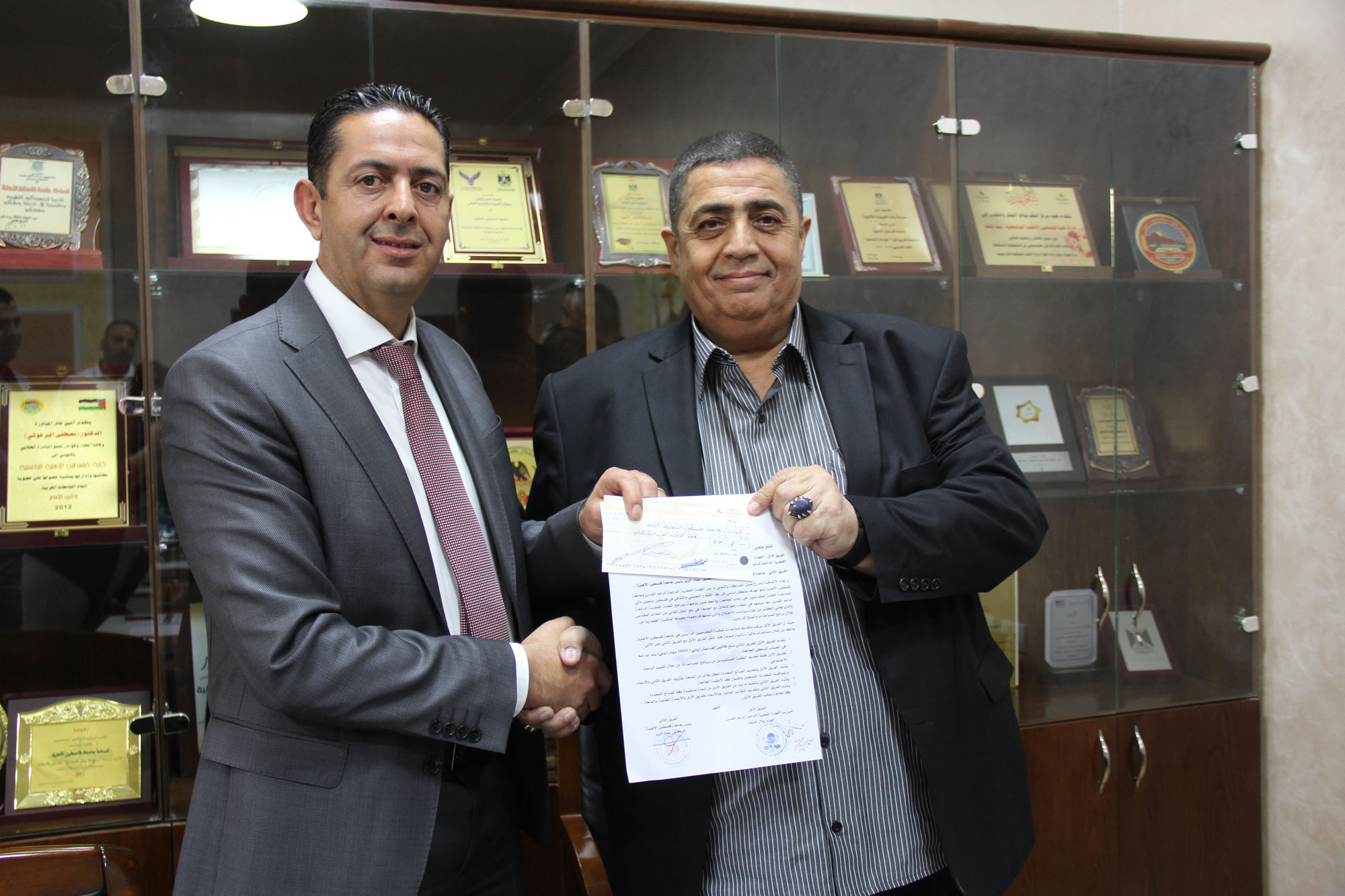جامعة فلسطين الاهلية واللجنة القطرية الدائمة لدعم القدس توقعان إتفاقية لدعم الطلبة المقدسيين جامعة فلسطين الاهلية واللجنة القطرية الدائمة لدعم القدس توقعان إتفاقية لدعم الطلبة المقدسيين