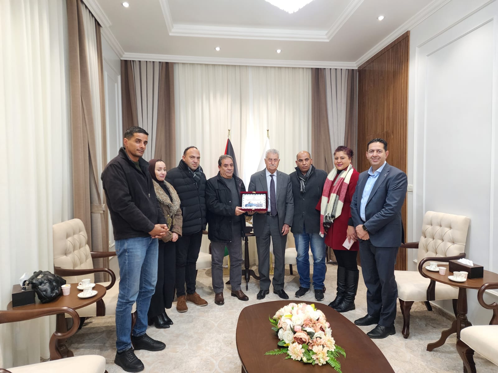 محافظة بيت لحم يقدمون التهاني لسعادة رئيس مجلس الأمناء لحصوله على درجة الدكتوراه في العلوم السياسية محافظة بيت لحم يقدمون التهاني لسعادة رئيس مجلس الأمناء لحصوله على درجة الدكتوراه في العلوم السياسية