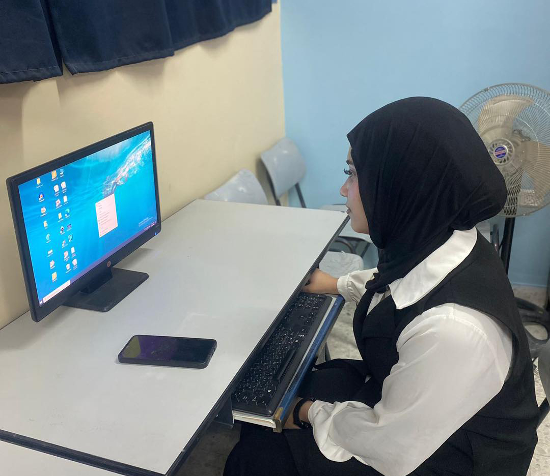نفذ طلبة مساق خدمة المجتمع في جامعة فلسطين الأهلية مبادرة بعنوان “لمسة تقنية” في مدرسة الصداقة الروسية، وهدفت المبادرة إلى صيانة أجهزة الحاسوب في المدرسة وتحديث البرمجيات عليها.