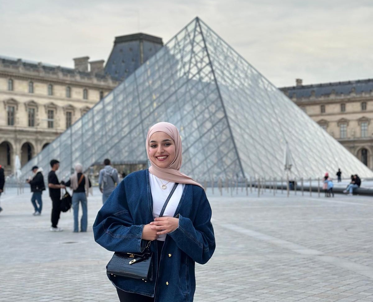 الطالبة سارة عدوي تنهي مشاركتها في برنامج تبادل طلابي وثقافي في فرنسا