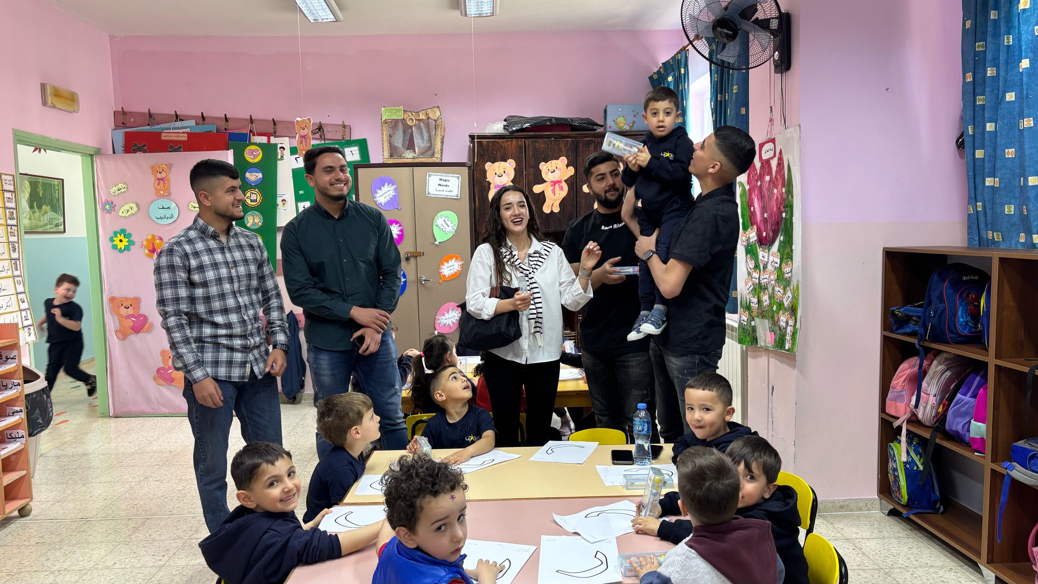 نفذ طلبة مساق خدمة المجتمع في جامعة فلسطين الأهلية مبادرة طلابية توعوية في مدرسة الفرير بمدينة بيت لحم