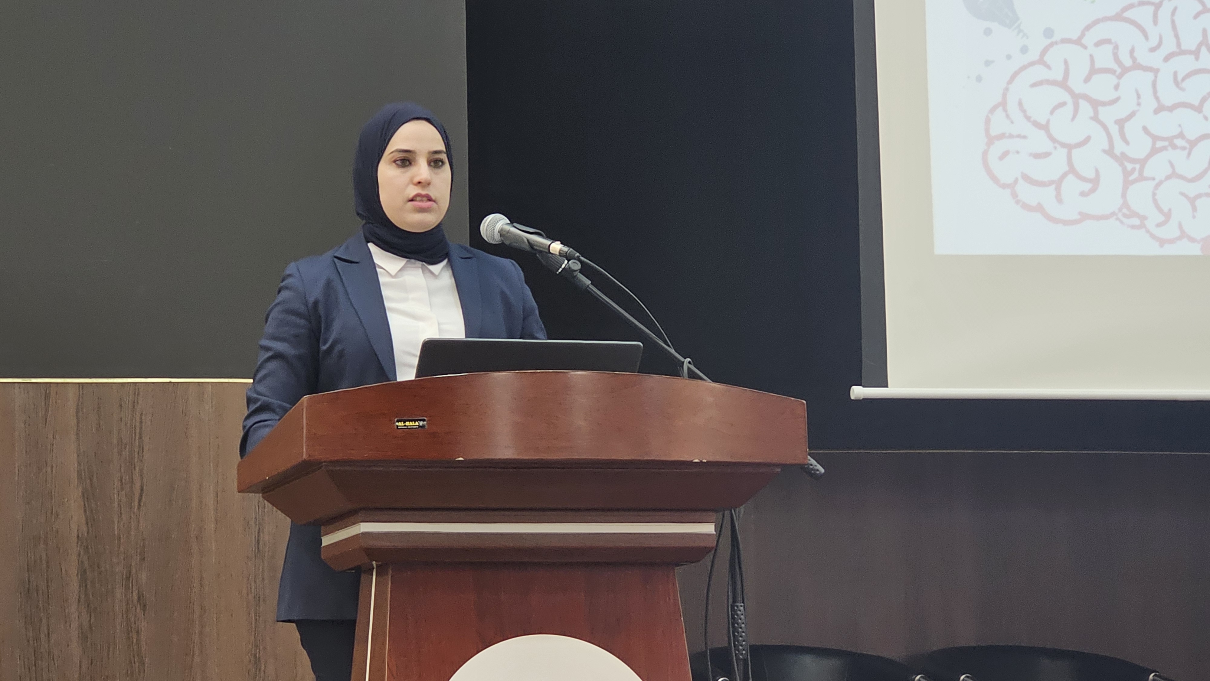 محاضرة توعوية في جامعة فلسطين الأهلية حول “الذكاء المالي في حياتنا”