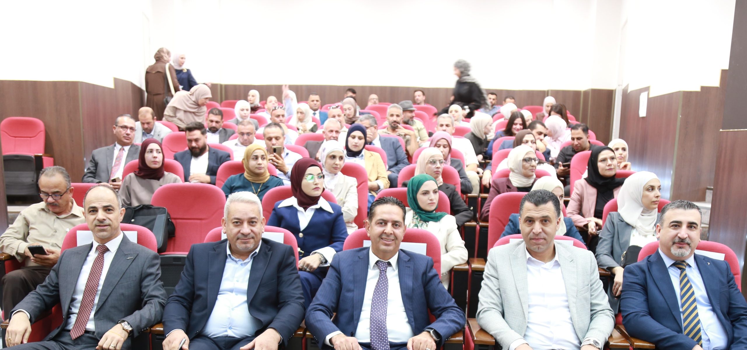 جامعة فلسطين الأهلية تعقد الاجتماع العام للهيئة الأكاديمية والإدارية للعام الأكاديمي 2026/2027 وتكرّم باحثيها المتميزين