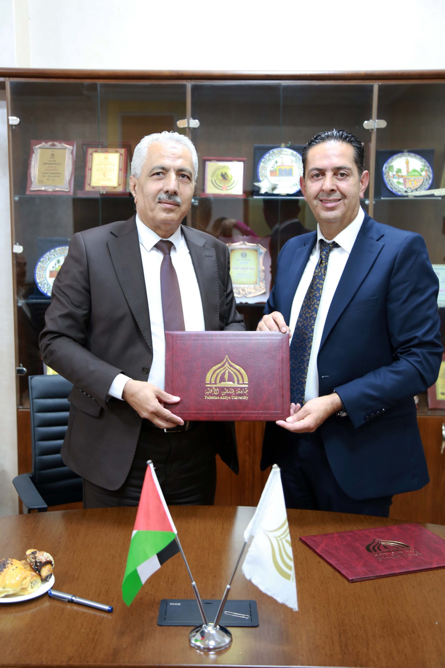 جامعة فلسطين الأهلية وجامعة بوليتكنك فلسطين توقّعان مذكرة تفاهم لتعزيز التعاون الأكاديمي والبحثي جامعة فلسطين الأهلية وجامعة بوليتكنك فلسطين توقّعان مذكرة تفاهم لتعزيز التعاون الأكاديمي والبحثي