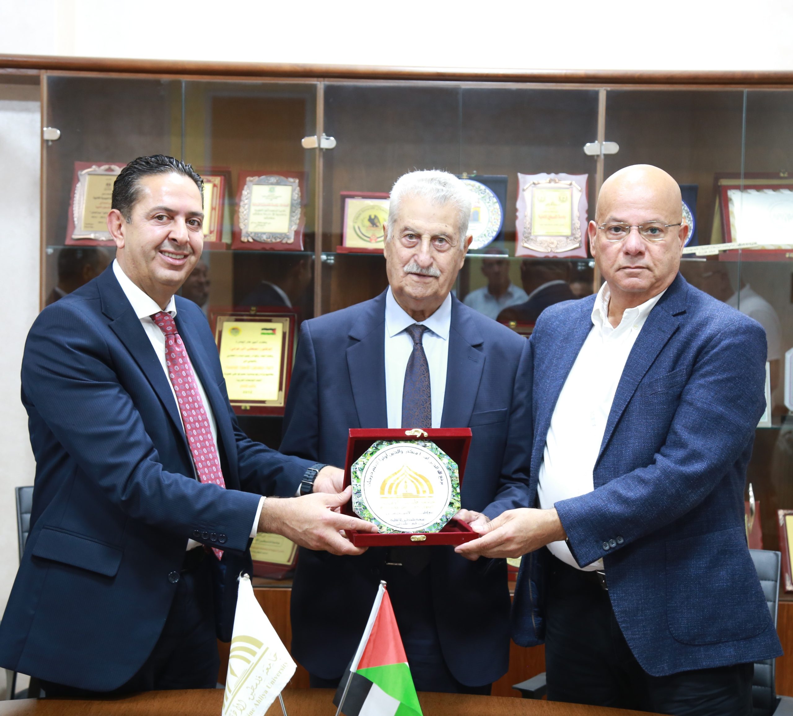 جامعة فلسطين الأهلية تستقبل الاتحاد العام للصناعات الفلسطينية ويوقعان اتفاقية تعاون مشترك